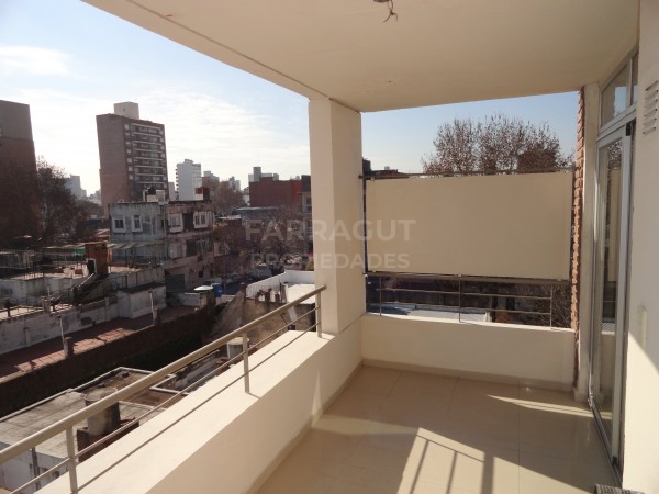 Monoambiente con balcón terraza. Montevideo / Cafferata. Zona UCA.