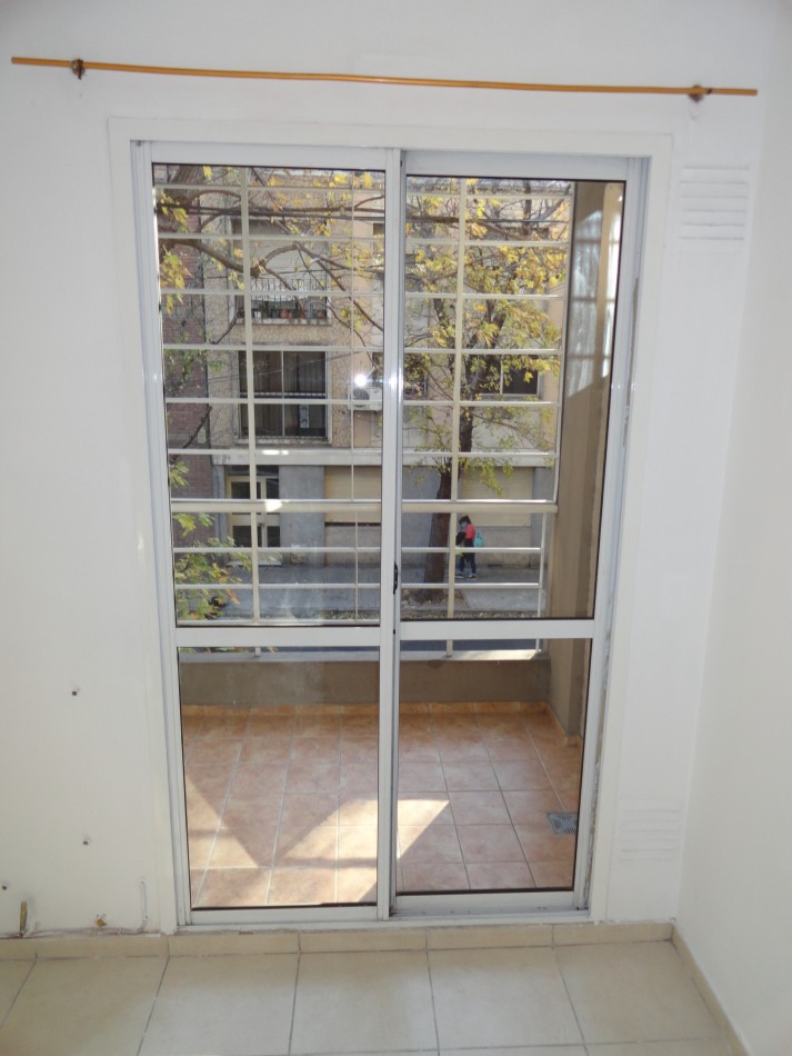 DEPTO 1 DORMITORIO. MORENO / URQUIZA