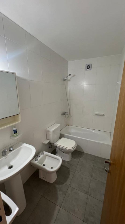 PARAGUAY / LA PAZ. DEPTO 2 DORMITORIOS CON BALCON AL FRENTE