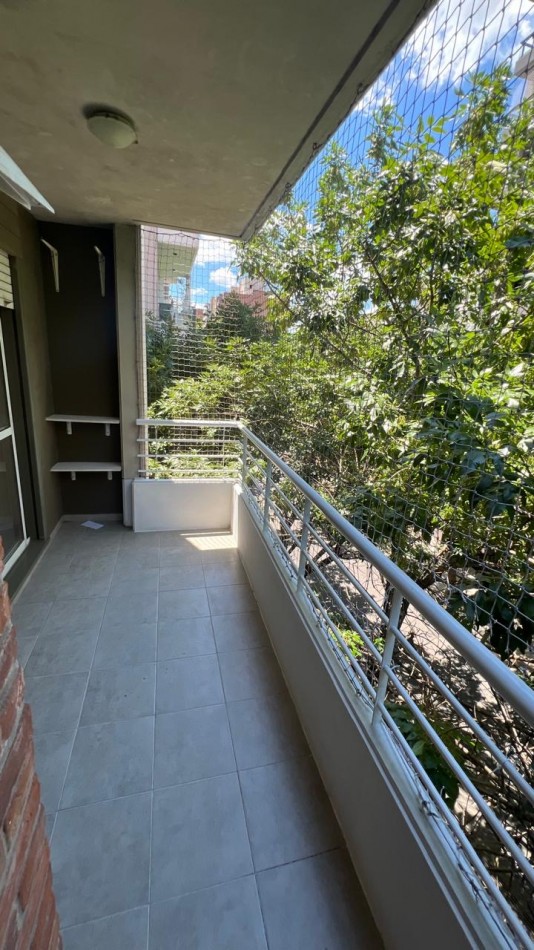 PARAGUAY / LA PAZ. DEPTO 2 DORMITORIOS CON BALCON AL FRENTE