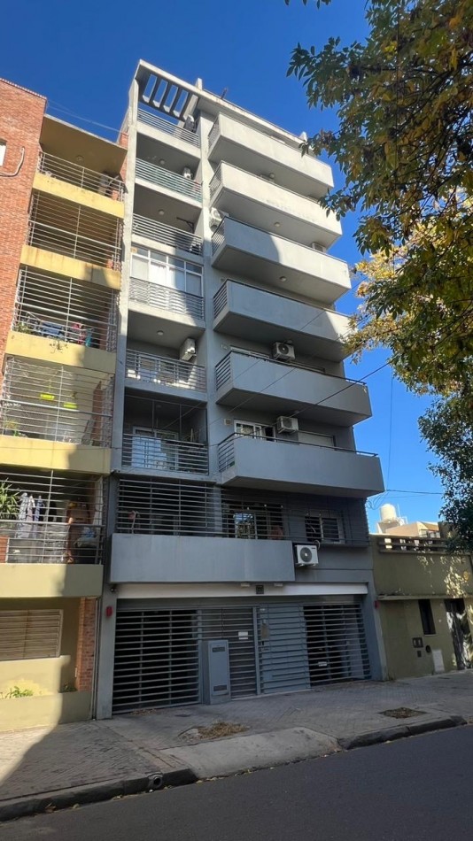 URQUIZA / CASTELLANOS. DEPTO 1 DORMITORIO (OPCION COCHERA) 