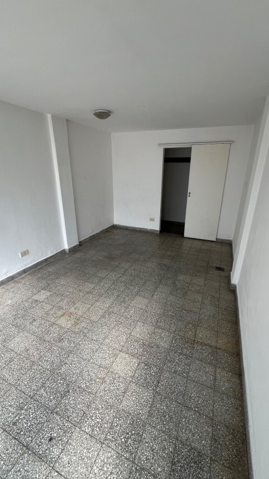 LOCAL COMERCIAL EN VENTA. LA PAZ 1885