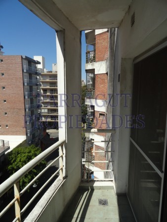 Balcarce / Tucuman. Monoambiente con Balcon al Frente